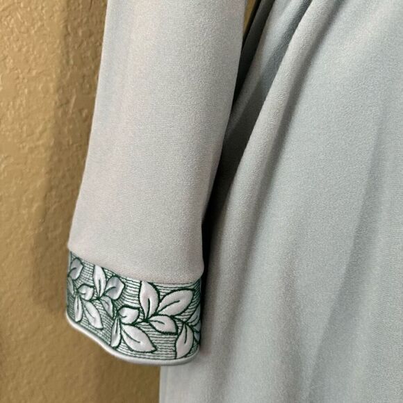 Vanity Fair Women's S Long Sleeve Crossover Robe Light Green Floral Embroidered - Picture 3 of 10